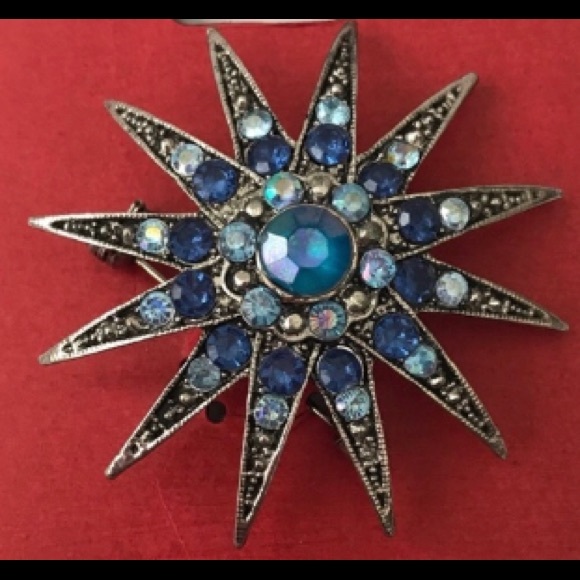 ❌SOLD❌ Brand New Carolina H Blue Pin/Brooch - Picture 2 of 9